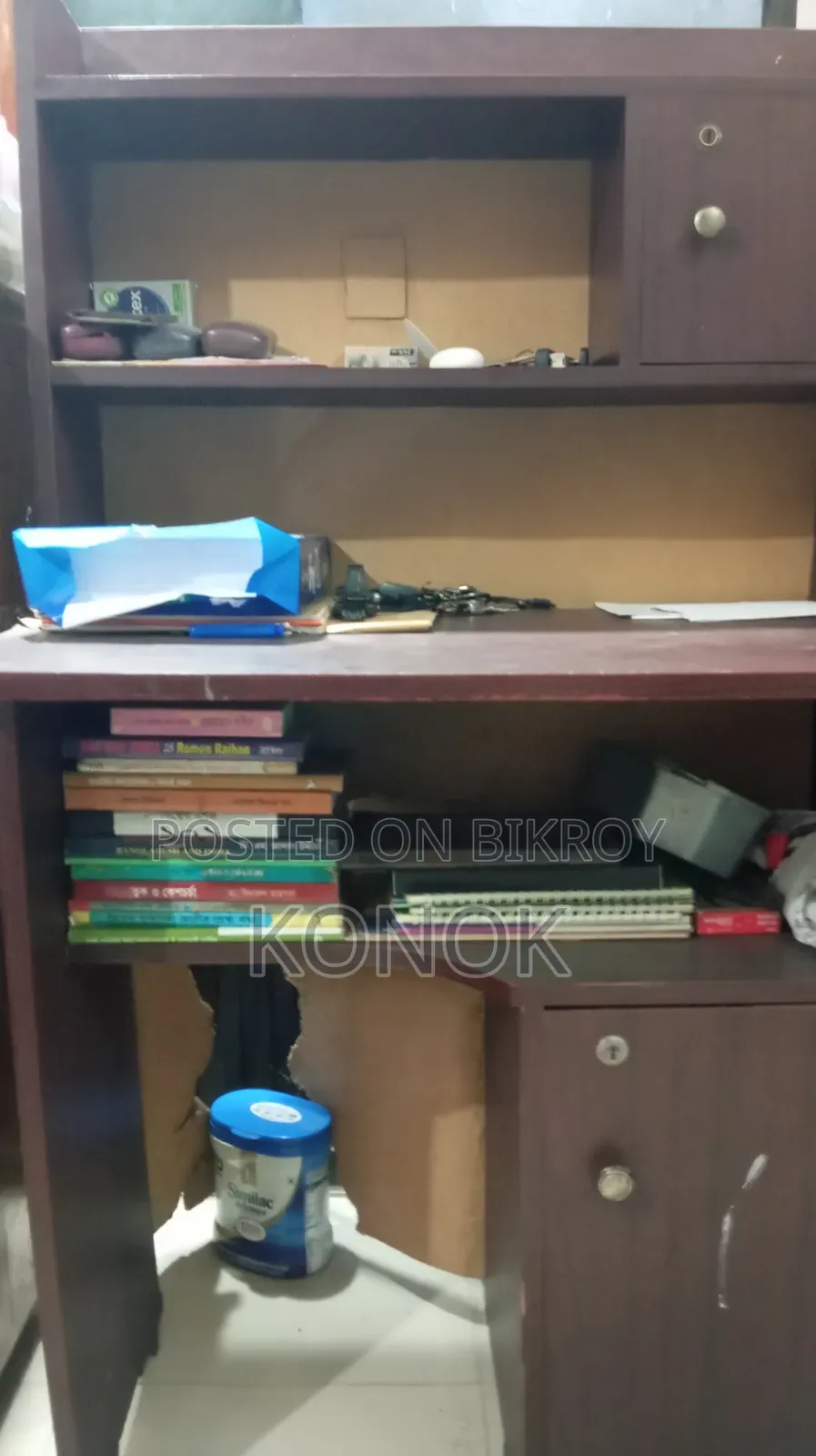 1টি সোফা কাম বেড, 1সিঙ্গেল সোফা, 1পড়ার টেবিল, 1Pureit বিক্রি করব