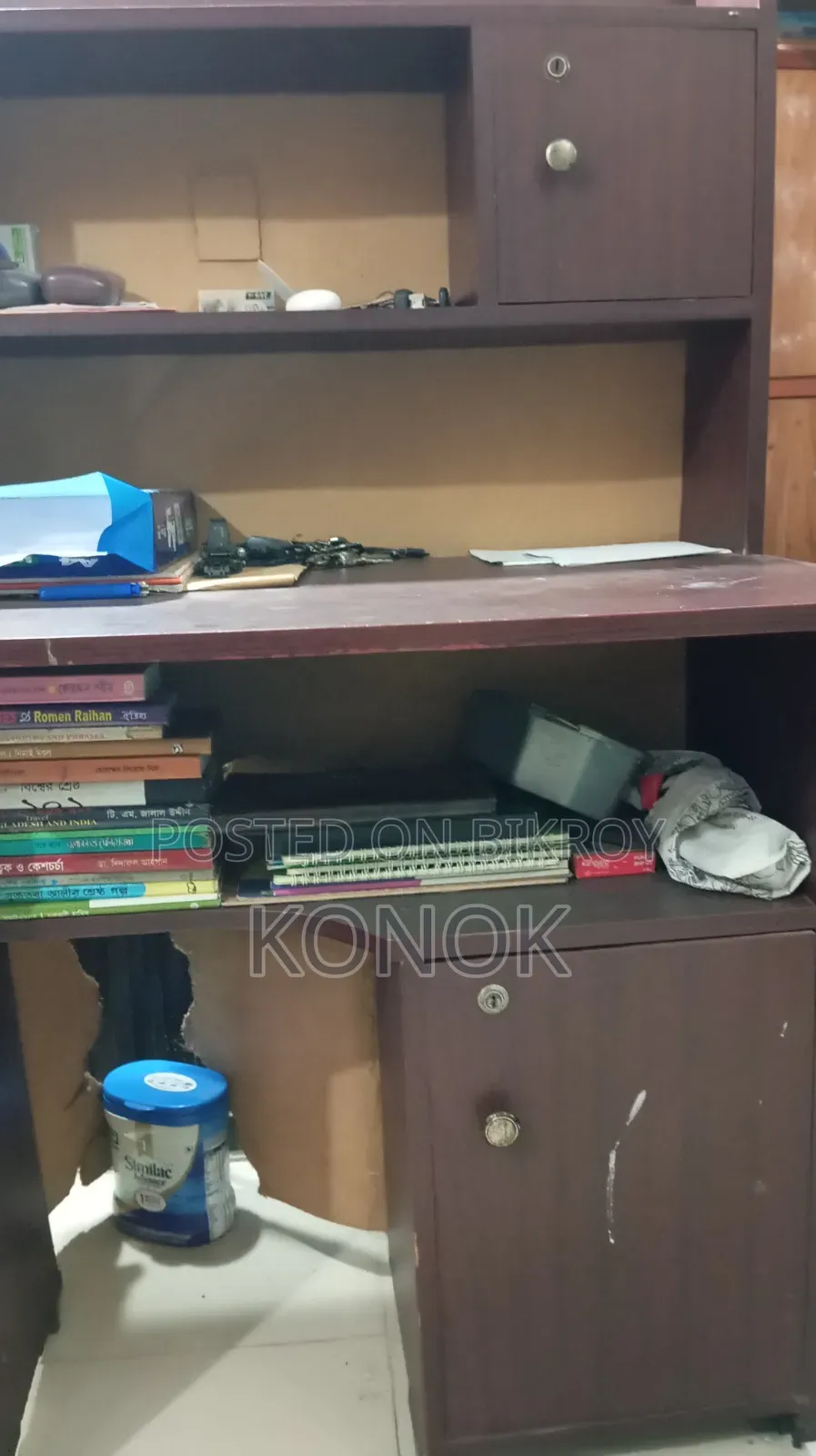 1টি সোফা কাম বেড, 1সিঙ্গেল সোফা, 1পড়ার টেবিল, 1Pureit বিক্রি করব