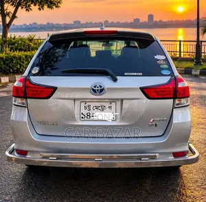 Toyota Corolla Fielder 1.5 Hybrid FWD 2017 Silver