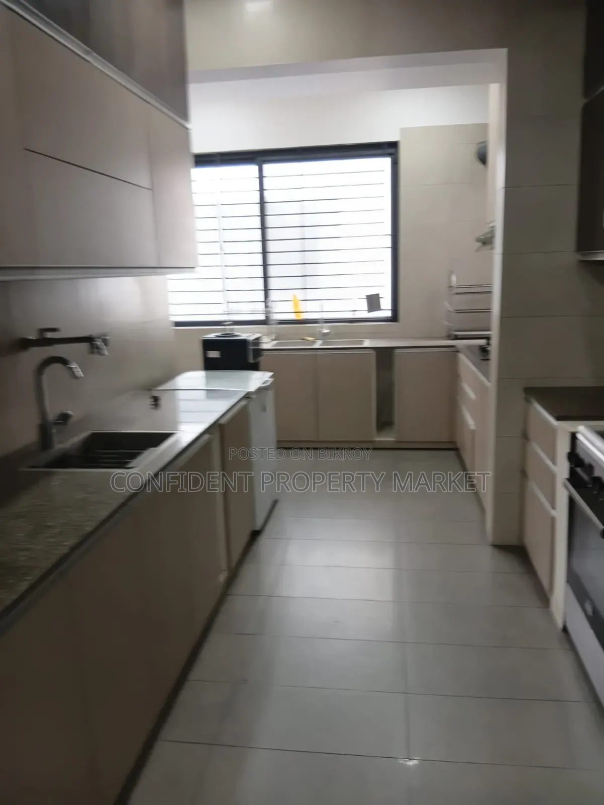 Furnished 4bdrm Apartment in Baridhara for rent