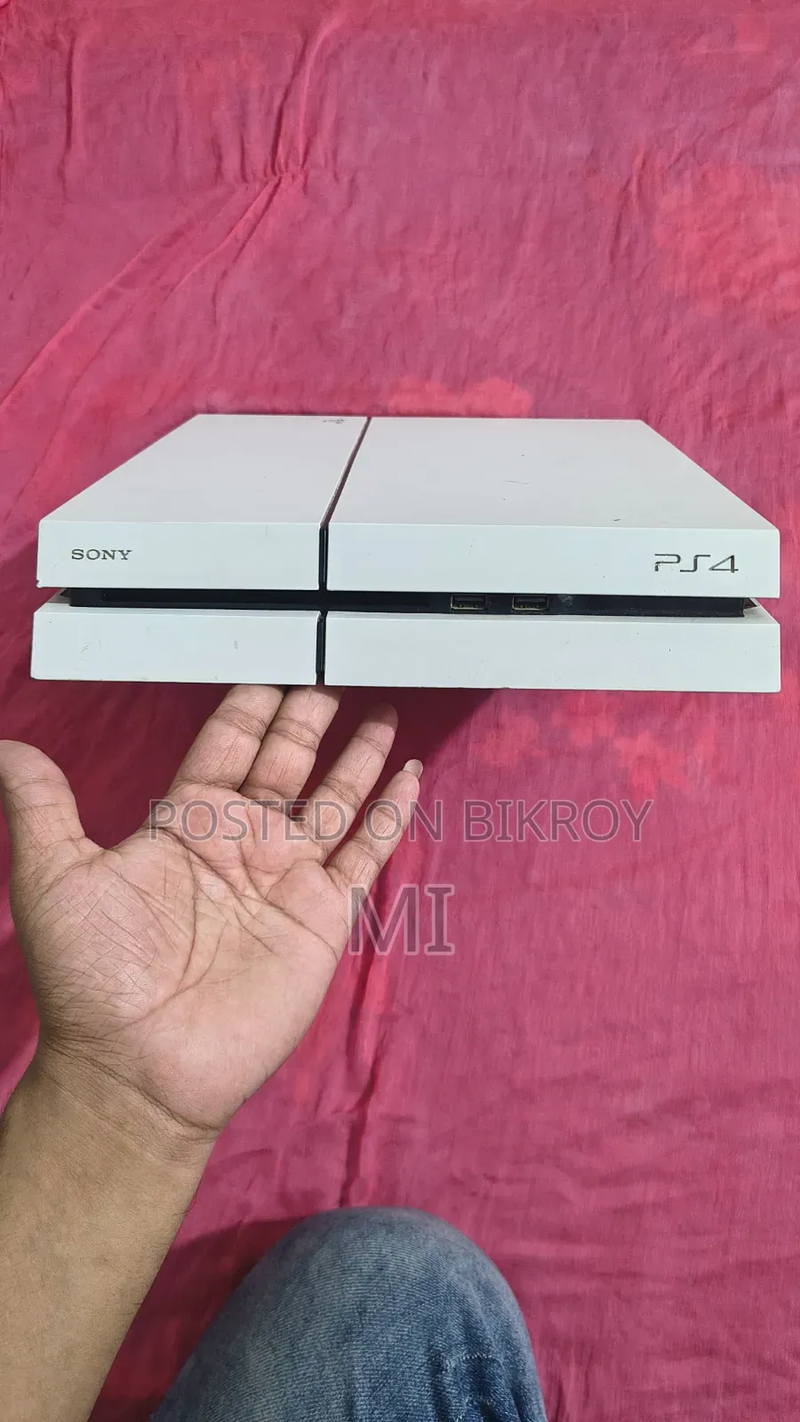 PS4 Fat 500GB White With 2 Controllers