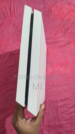 PS4 Fat 500GB White With 2 Controllers
