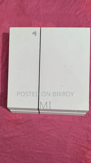 PS4 Fat 500GB White With 2 Controllers