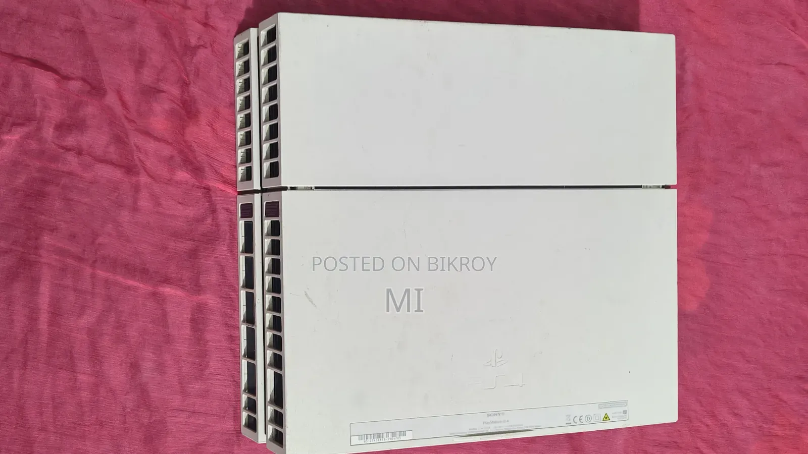 PS4 Fat 500GB White With 2 Controllers