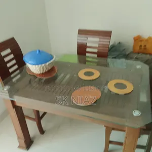 ডাইনিং টেবিল / ৪ চেয়ার