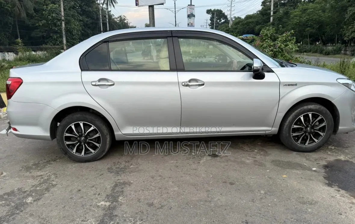 Toyota Axio 2015 Silver