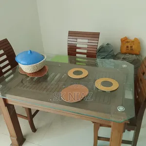 ডাইনিং টেবিল / ৪ চেয়ার