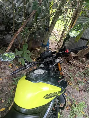 Hero Thriller 160R 4V 2025 Black