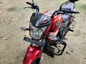 Honda CB 2014 Red