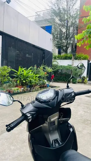 Hero Xoom 125 2026 Black