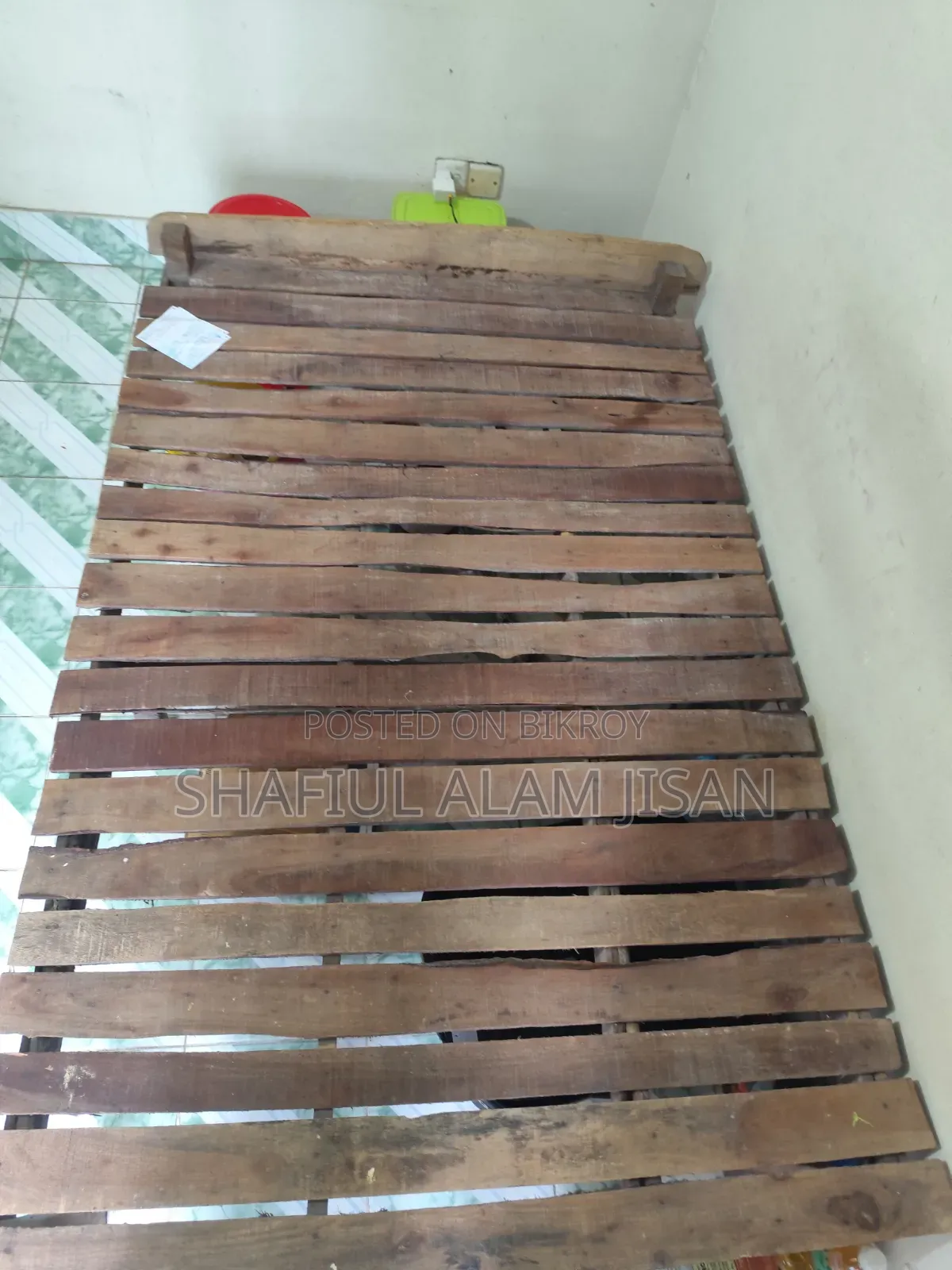 পড়ার টেবিল ও খাট