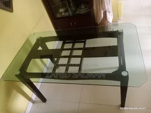 ডাইনিং টেবিল