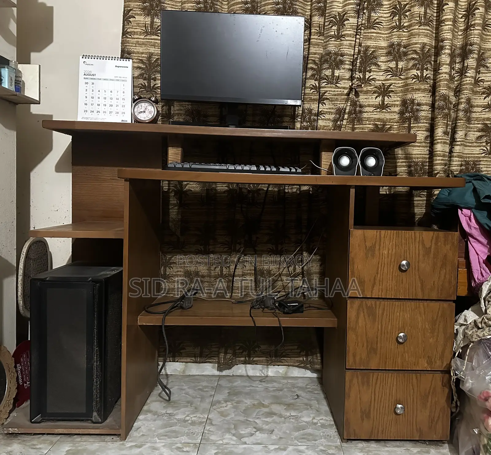 Emergency Sell: কম্পিউটার টেবিল।