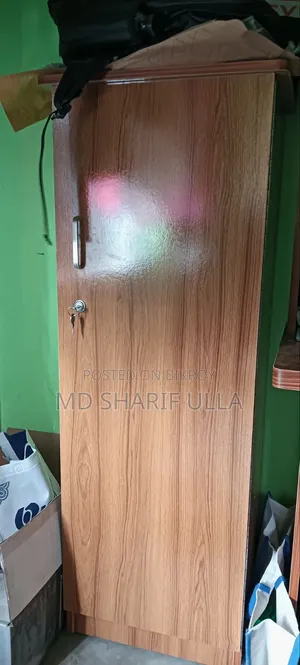 কাঠের ছোট আলমারি