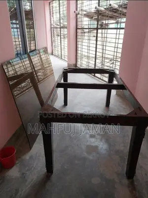 ডাইনিং টেবিল