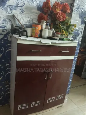 উন্নত মানের বোর্ড দিয়ে তৈরি ব্যবহারযোগ্য তাক বিক্রি হবে।