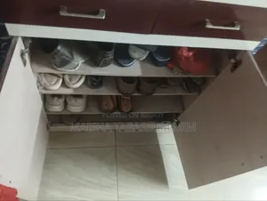 উন্নত মানের বোর্ড দিয়ে তৈরি ব্যবহারযোগ্য তাক বিক্রি হবে।