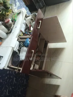 উন্নত মানের বোর্ড দিয়ে তৈরি ব্যবহারযোগ্য তাক বিক্রি হবে।