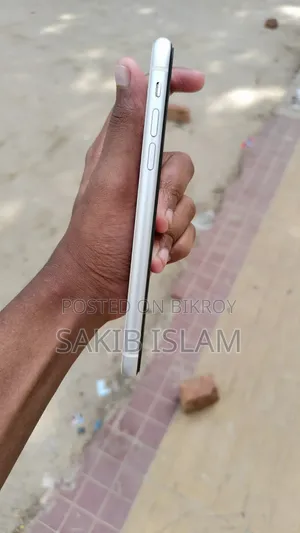 New Apple iPhone 11 64 GB White