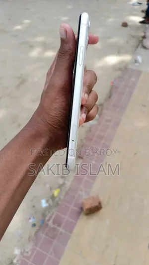 New Apple iPhone 11 64 GB White