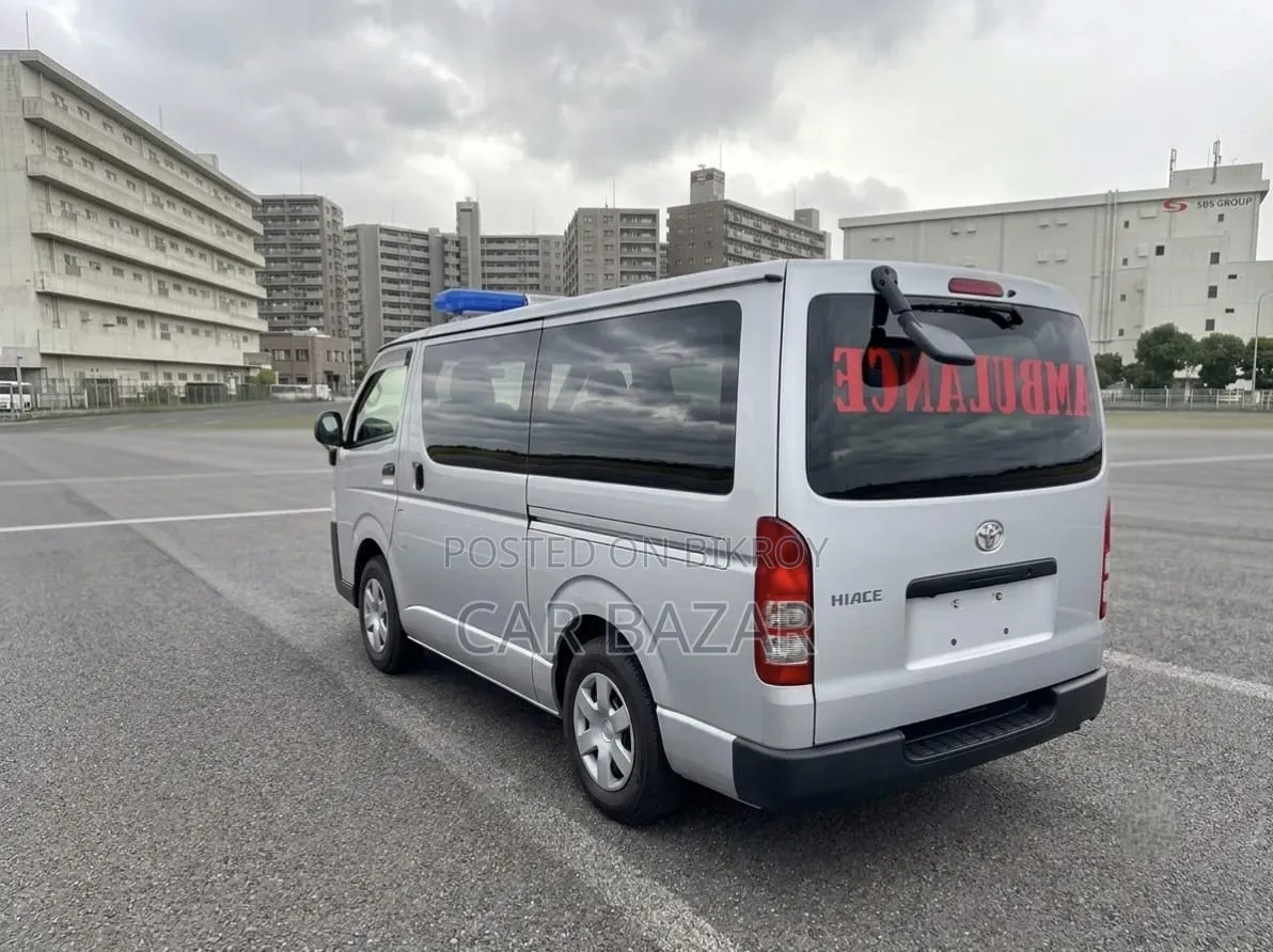 Toyota HiAce 2021 Silver