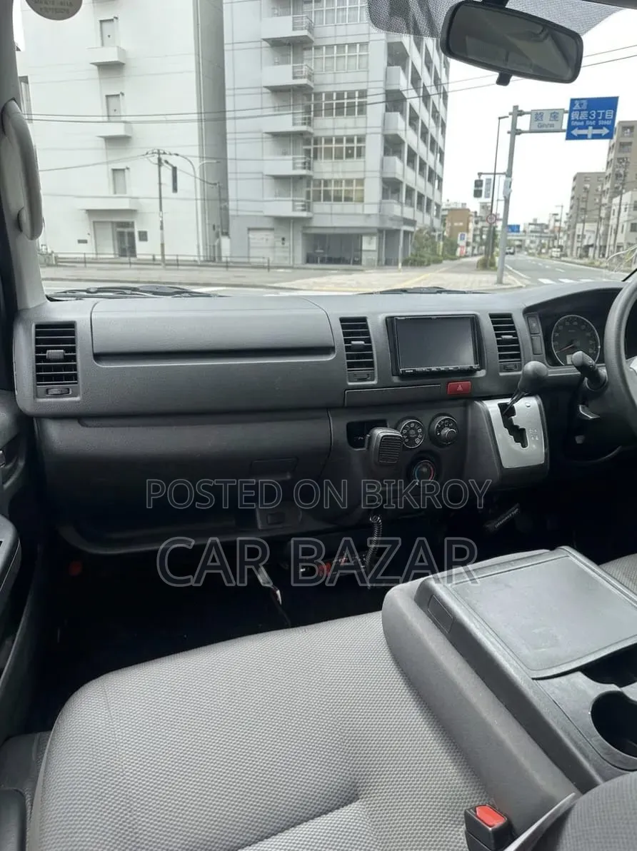 Toyota HiAce 2021 Silver