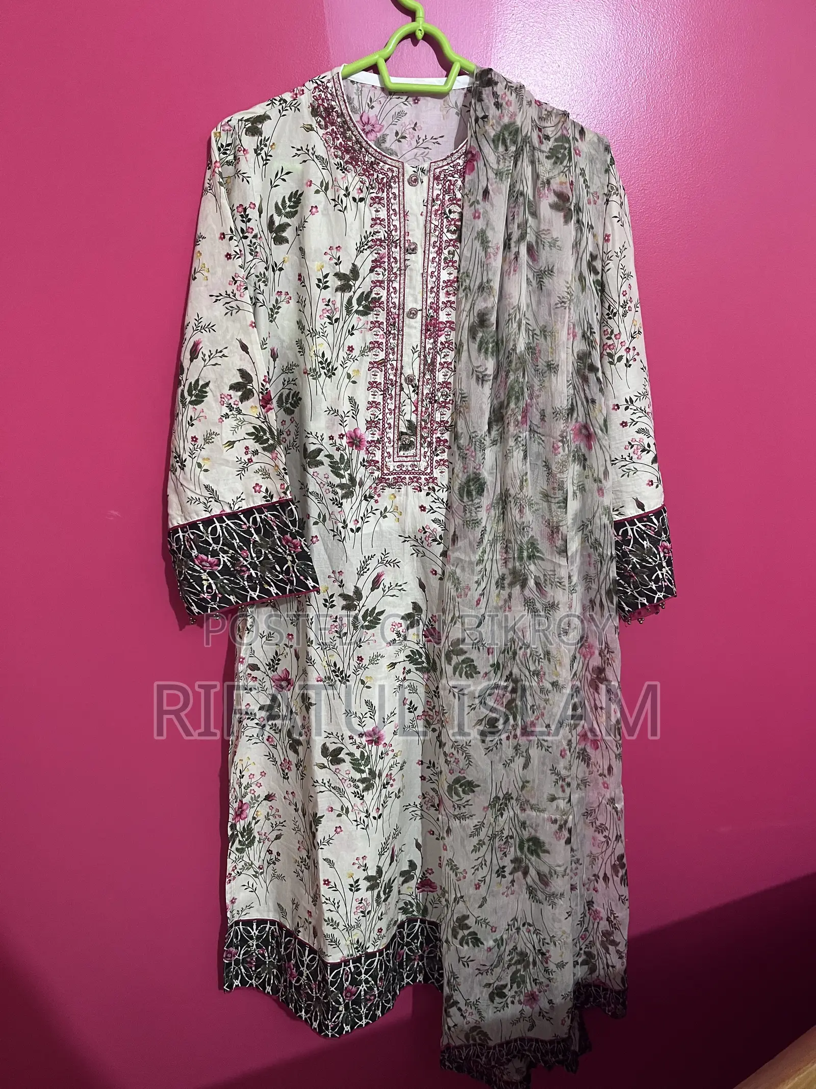 I Want to Sell This Dress