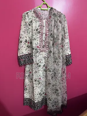 I Want to Sell This Dress