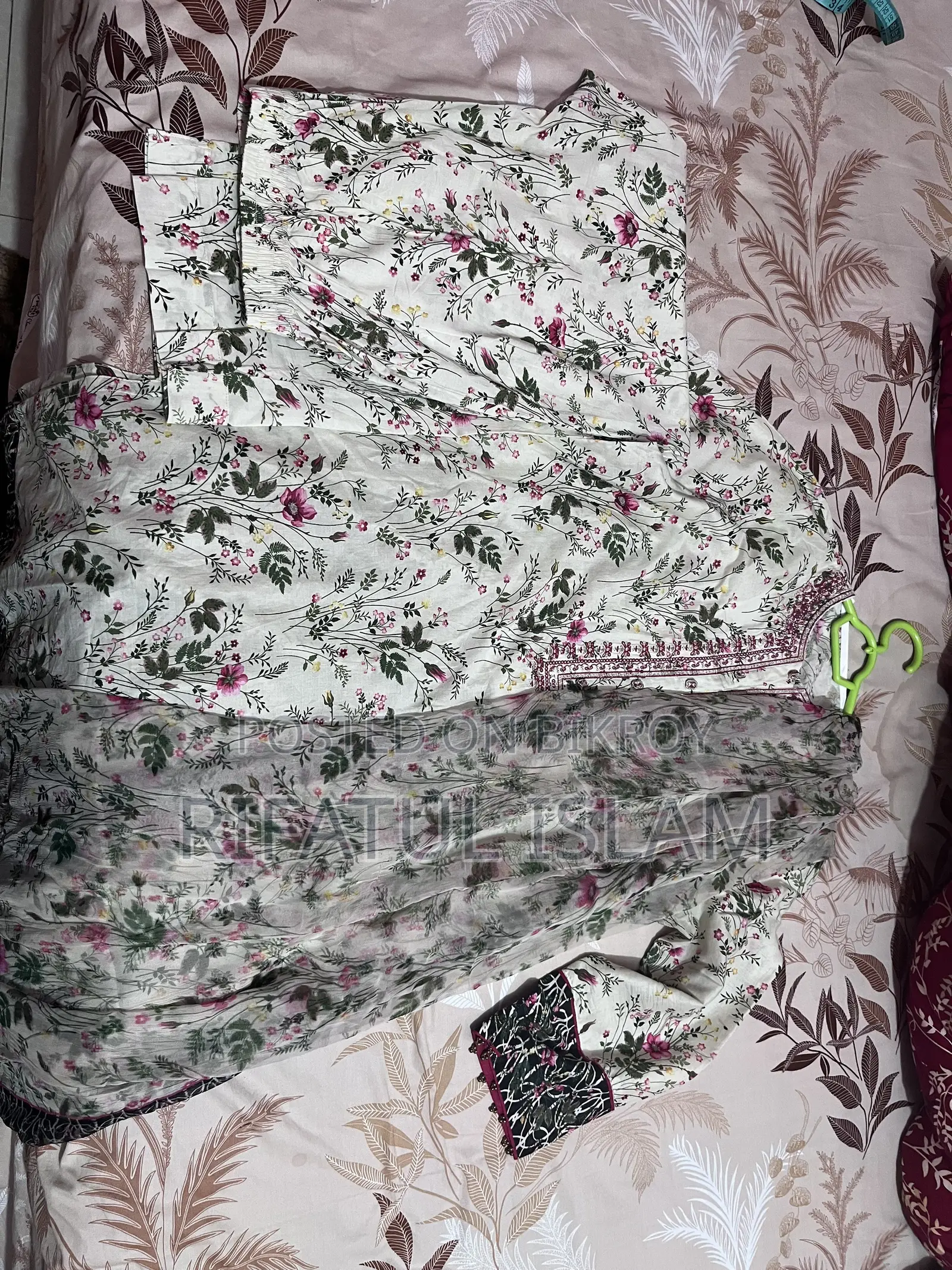 I Want to Sell This Dress