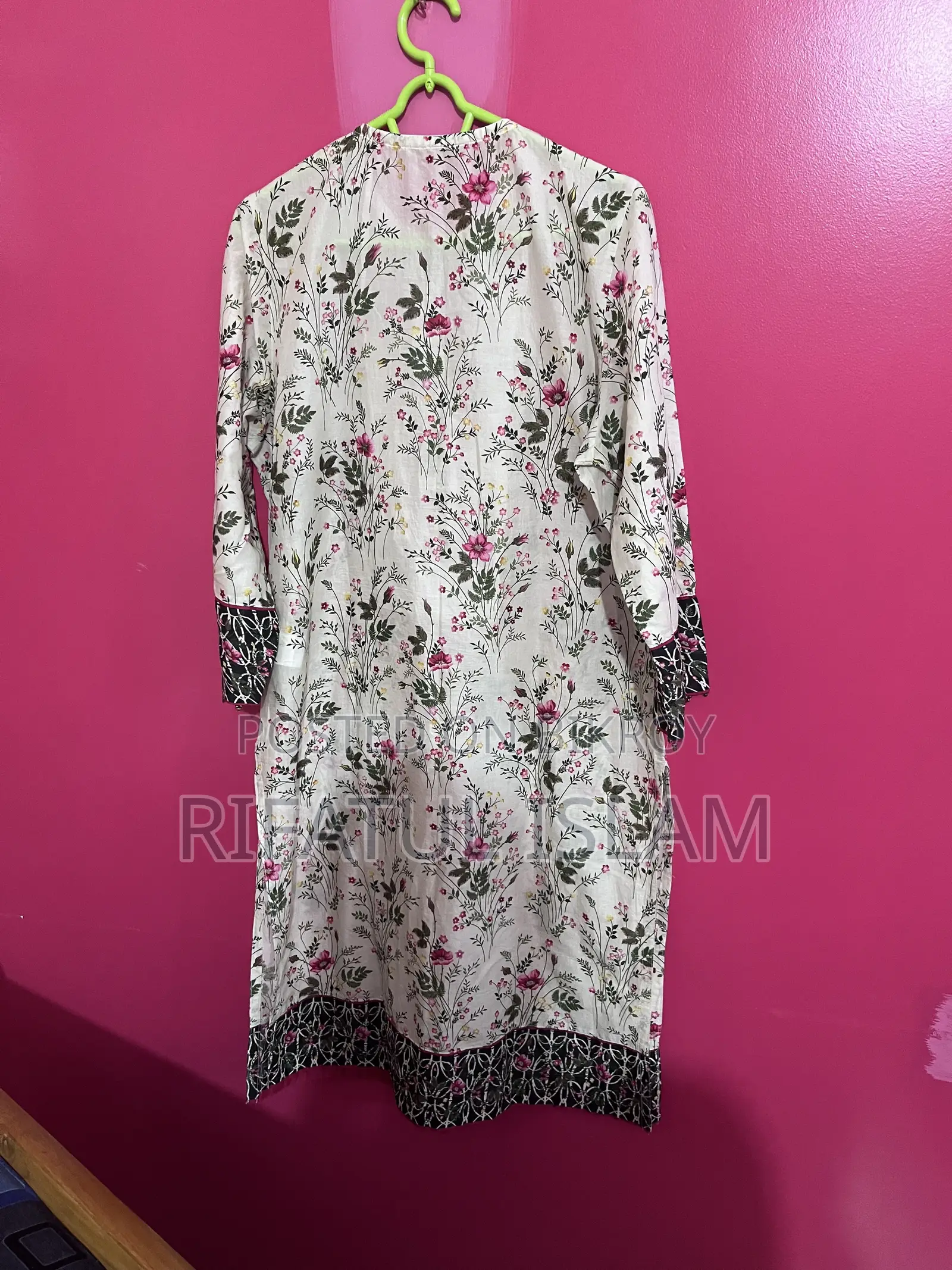 I Want to Sell This Dress