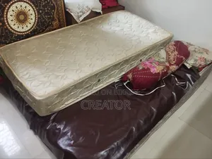 একটি স্প্রিং মেট্রেস বিক্রি হবে।
