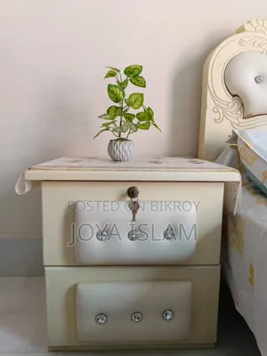 Queen Size Bed+ Side Drawer
