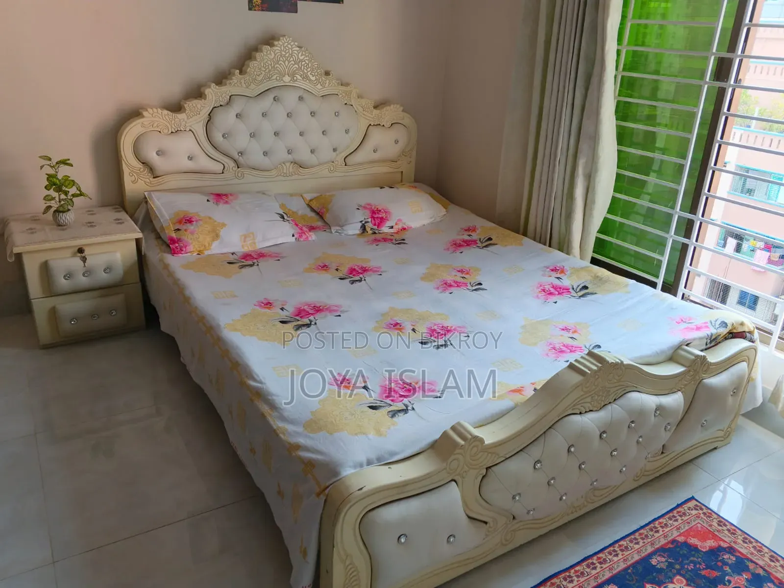 Queen Size Bed+ Side Drawer