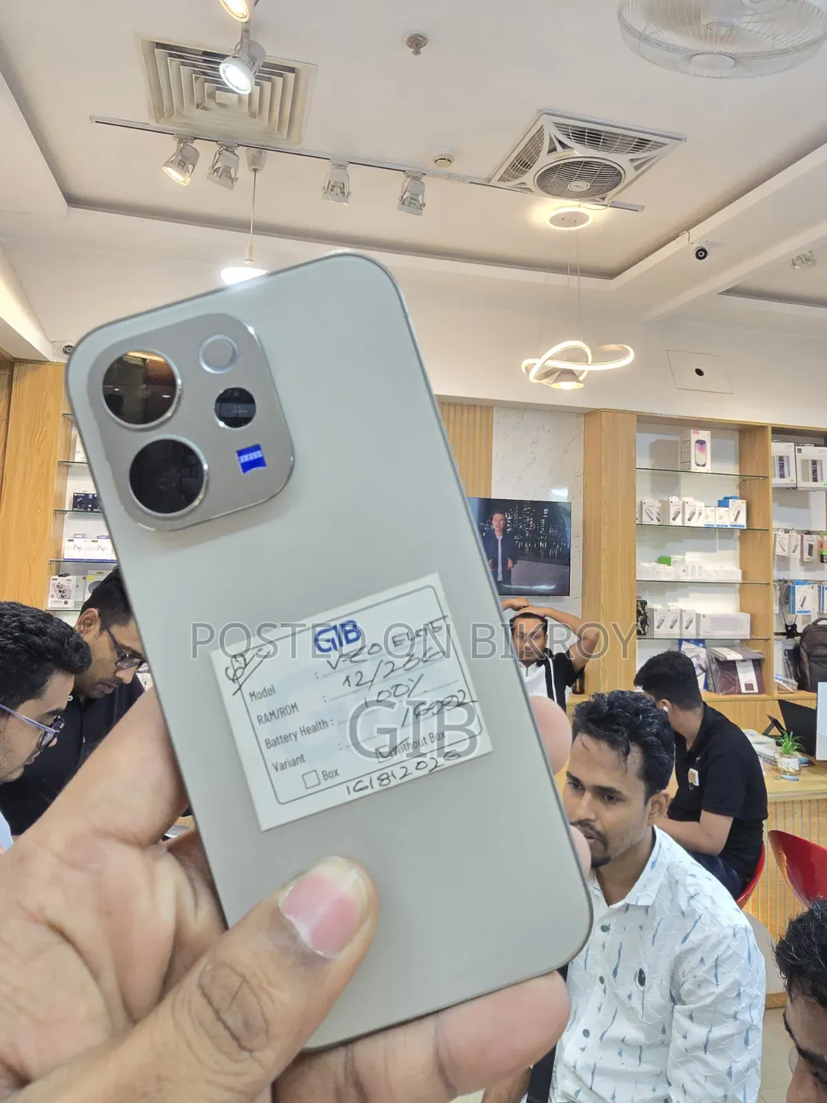 Vivo V70 256 GB Gray