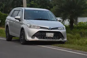 Toyota Corolla Fielder 1.5 Hybrid FWD 2016 Silver