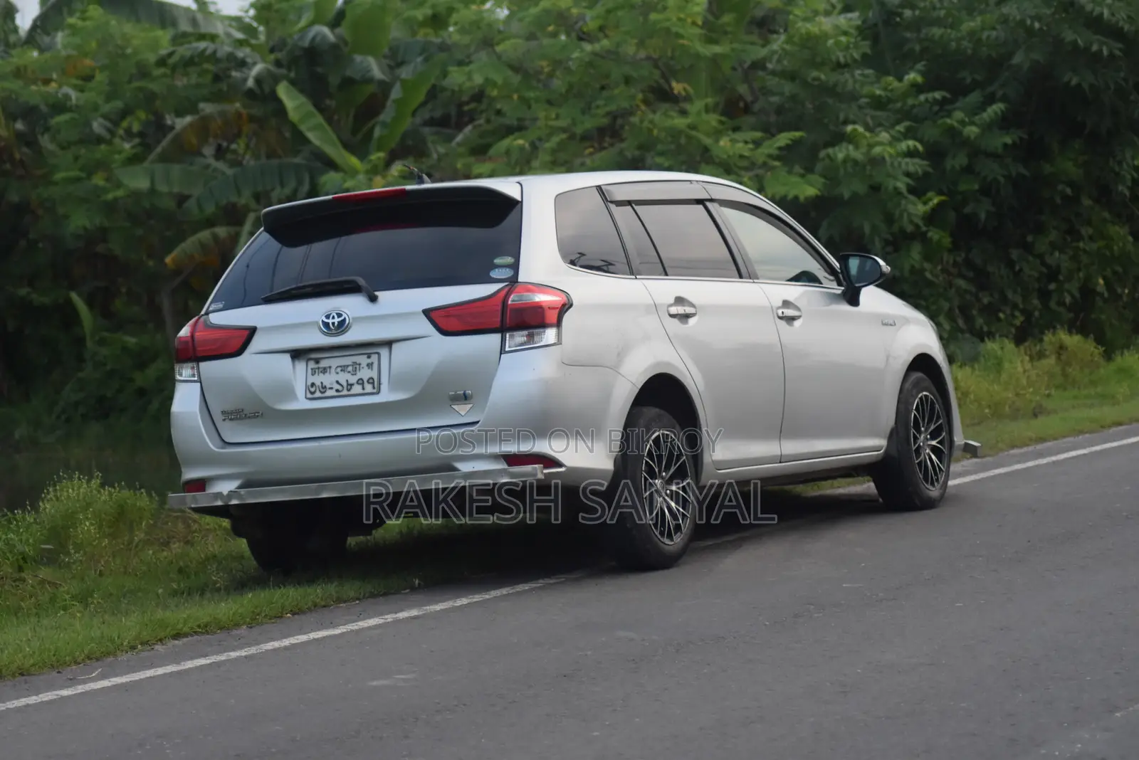 Toyota Corolla Fielder 1.5 Hybrid FWD 2016 Silver