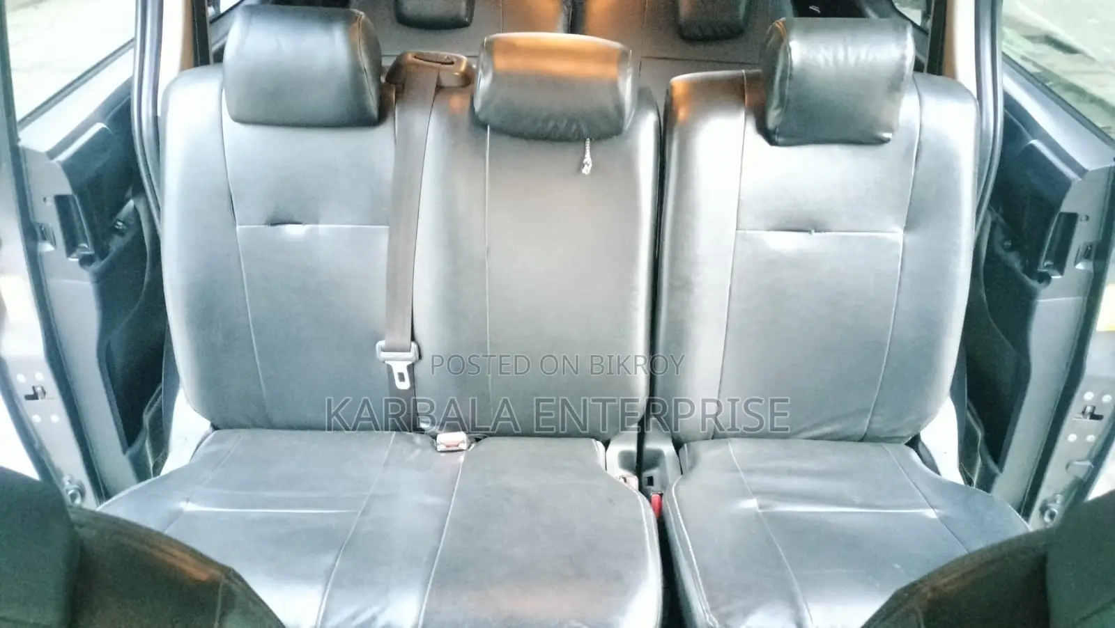 Toyota Noah 2.0 143hp FWD (8 Seater) 2012 Gray