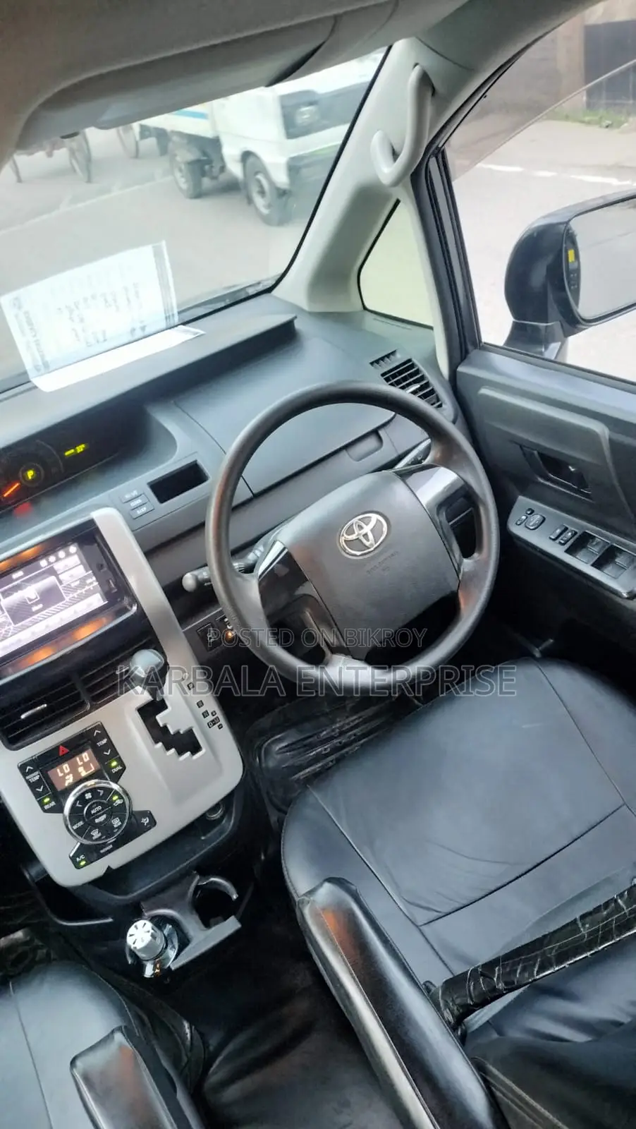 Toyota Noah 2.0 143hp FWD (8 Seater) 2012 Gray