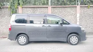 Toyota Noah 2.0 143hp FWD (8 Seater) 2012 Gray