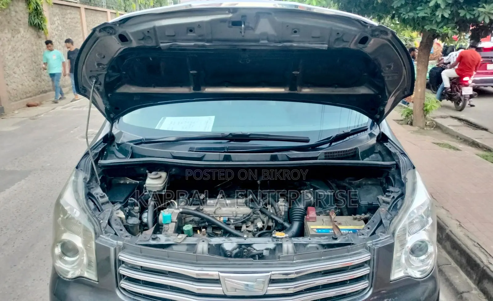 Toyota Noah 2.0 143hp FWD (8 Seater) 2012 Gray