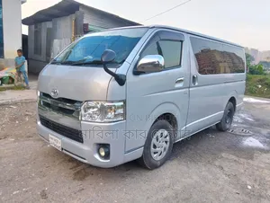 Toyota HiAce 2019 Silver