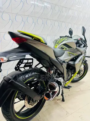 Suzuki Gixxer SF 2025 গ্রিন