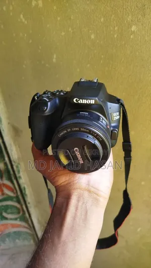 ডিএসএলআর ক্যামেরা Canon 250d এবং 50mm Lence বিক্রি করা হবে