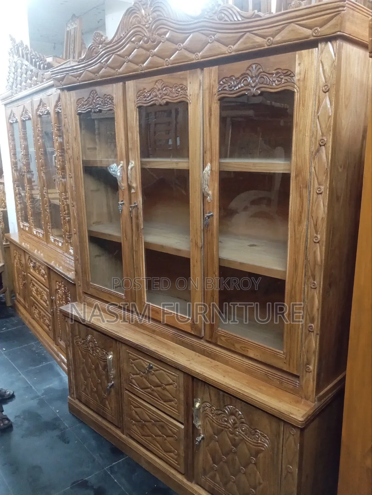 পুরাতন কেবিনেআকাশি কাটের