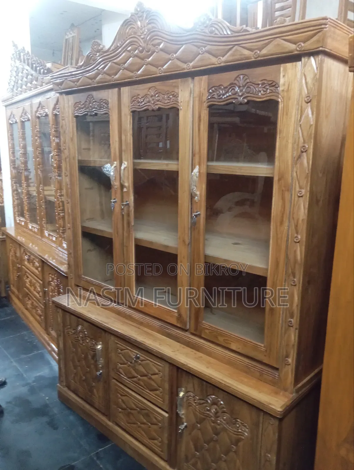 পুরাতন কেবিনেআকাশি কাটের