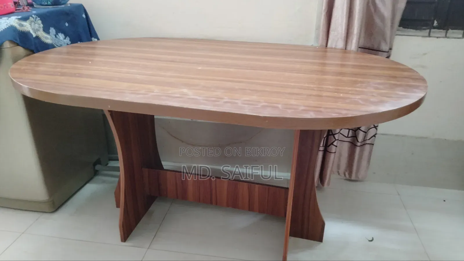 Dainig Table