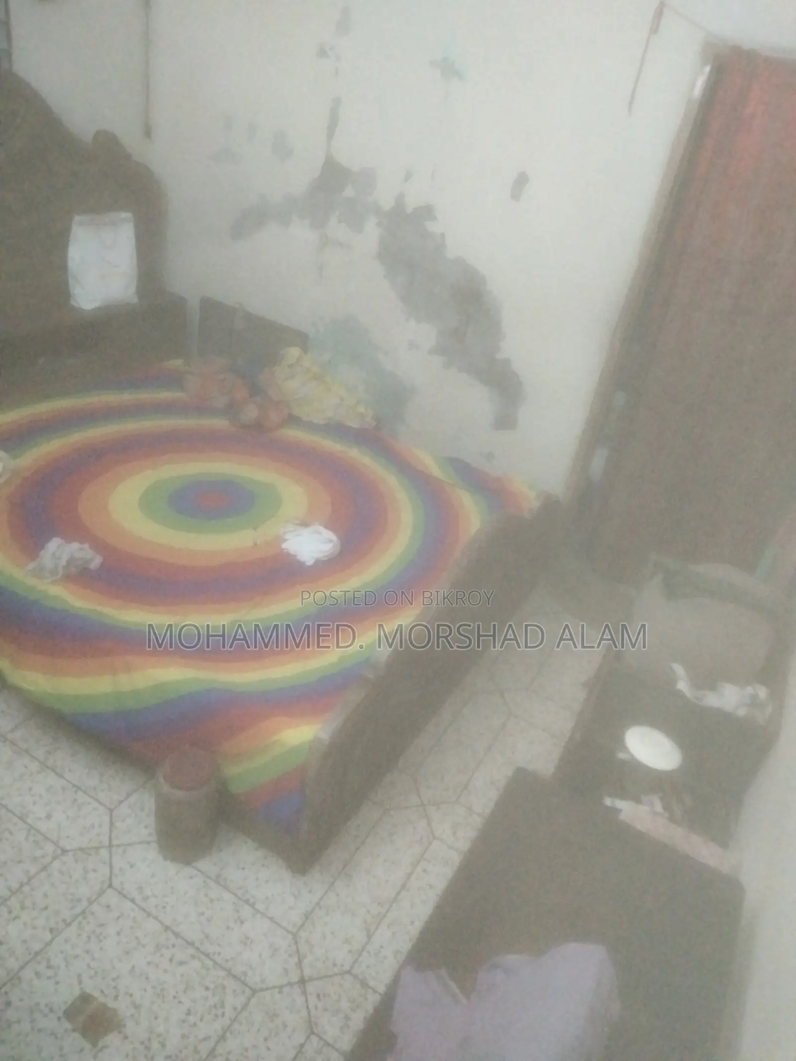 সেগুন কাঠের খাট।