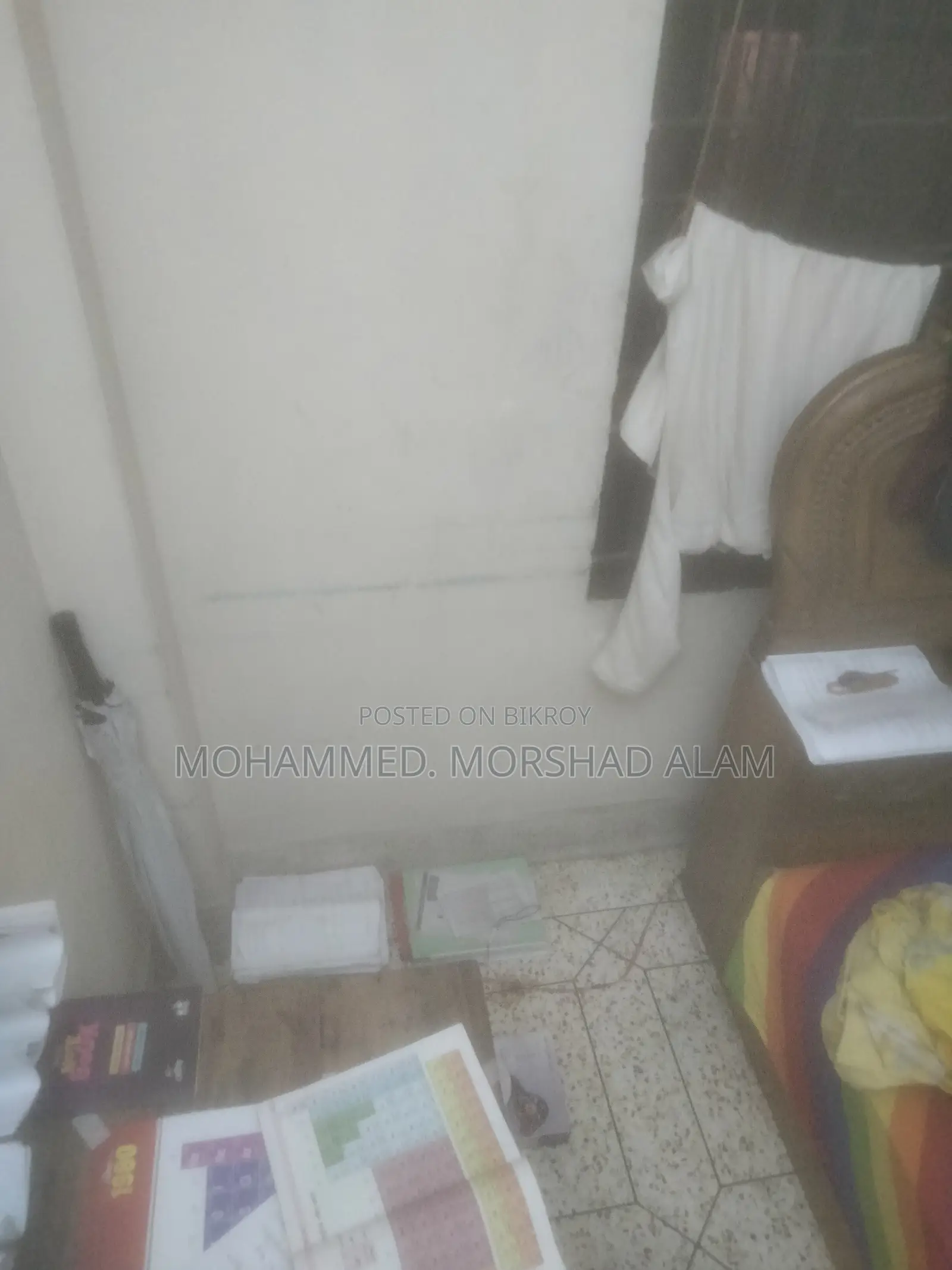 সেগুন কাঠের খাট।