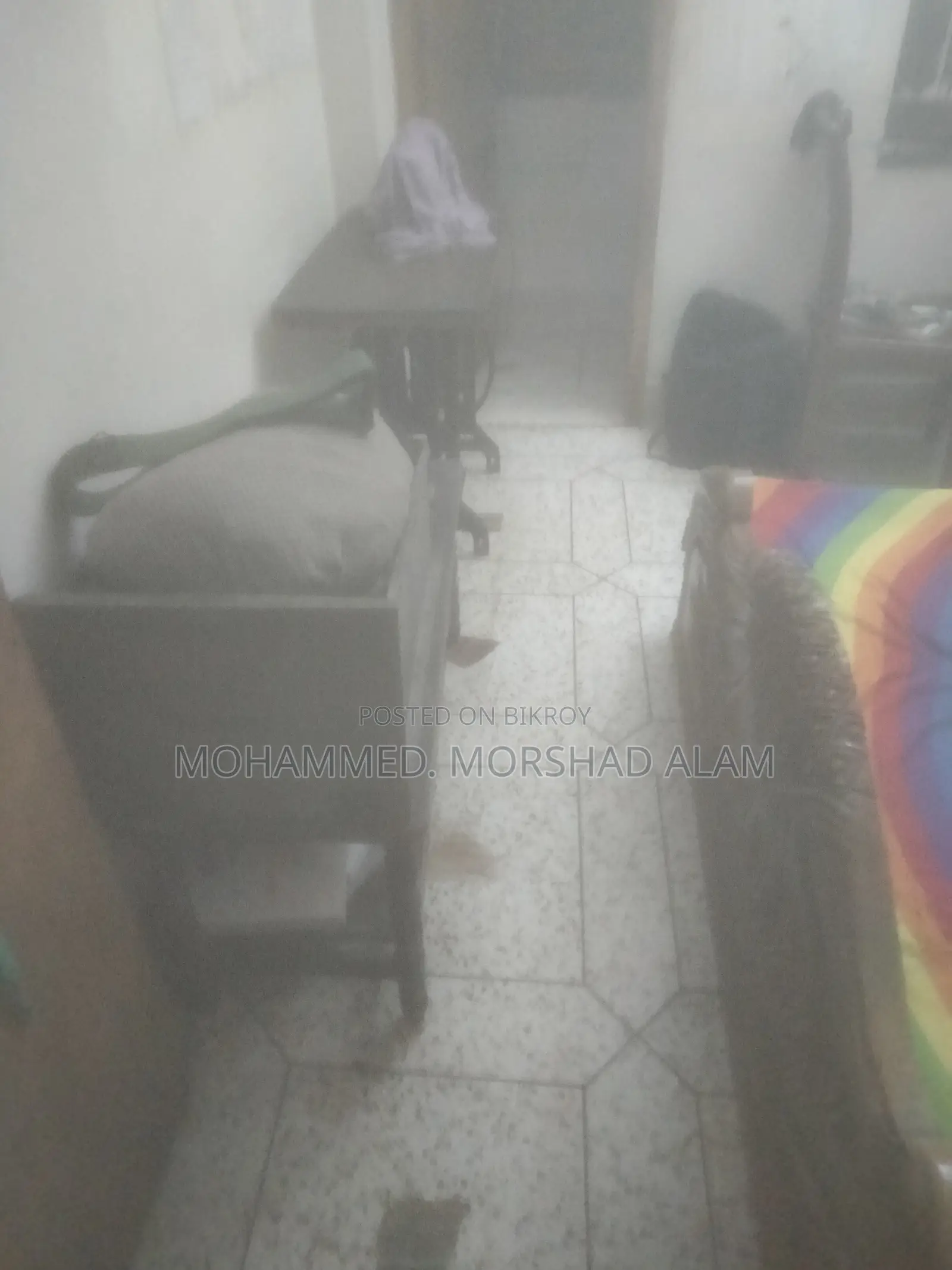 সেগুন কাঠের খাট।
