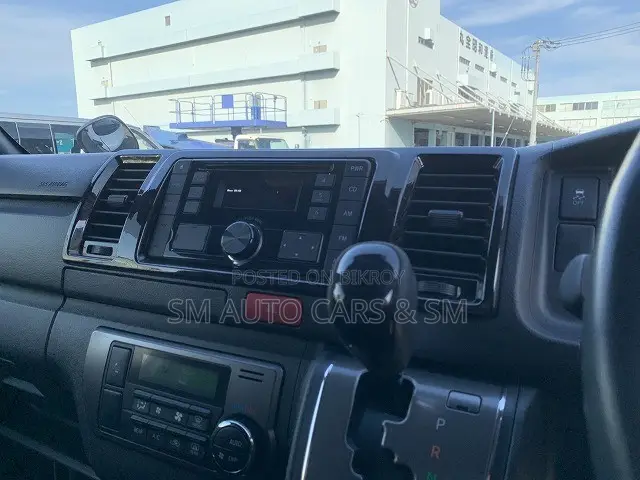 Toyota HiAce 2020 White